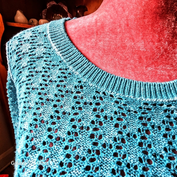 Tommy Bahama knit sweater, size extra small. - Picture 4 of 7